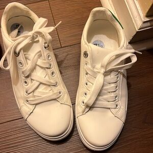 Madden girl white sneakers